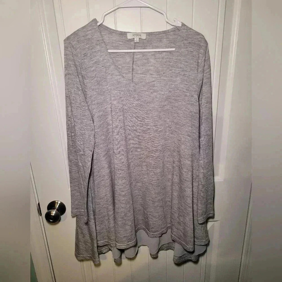 Umgee high low top long sleeve size medium - Picture 1 of 7
